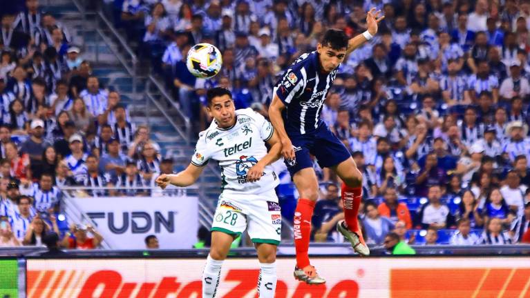 Rayados vence a León 2-1 en un partido marcado por cinco expulsiones