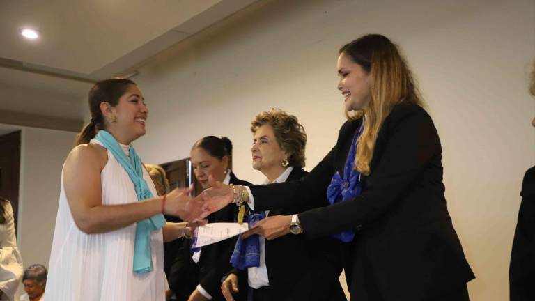 Celebran su graduación alumnas de ANSPAC Mazatlán