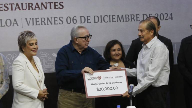 Entrega de apoyos a comercios y restaurantes de Culiacán de parte del Gobierno del Estado.