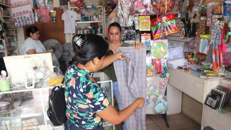 Canje de útiles y uniformes escolares gratuitos en Rosario.