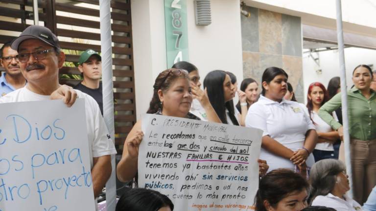 Los vecinos solicitan al Presidente Municipal les garantice una vida digna.