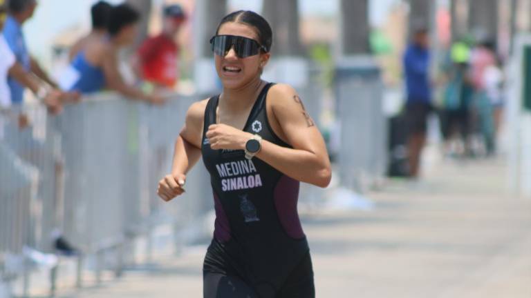 Valeria Medina entrena para el Americas Triathlon Premium Cup Viña del Mar 2024