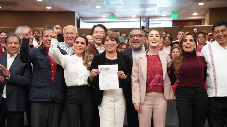 Delfina Gómez Álvarez se registró este domingo como candidata a la gubernatura del Estado de México.