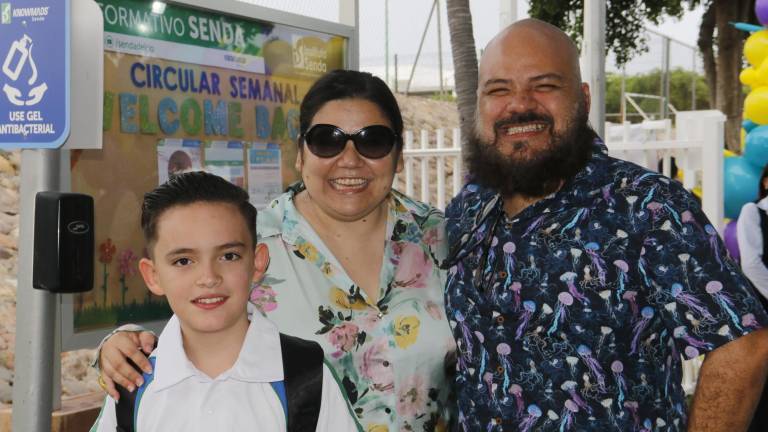 Disfrutan estudiantes del Instituto Senda un feliz regreso a clases