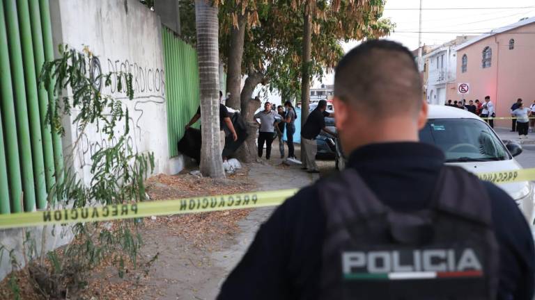 Hombre muere al caer del techo de unas gradas en Mazatlán