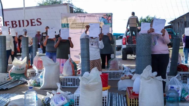 Se distribuyeron 2,579 apoyos que consisten en despensas de productos de alimentos no perecederos, kits de limpieza, verduras, entre otras.