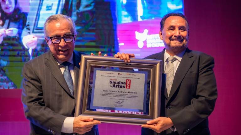 Recibe Lázaro Fernando el Premio Sinaloa de las Artes 2024