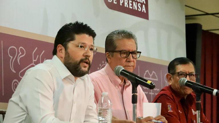 El director del SATES, José Carlos Cárdenas Mellado, informa sobre las facilidades que ofrecen a empresas en Culiacán.