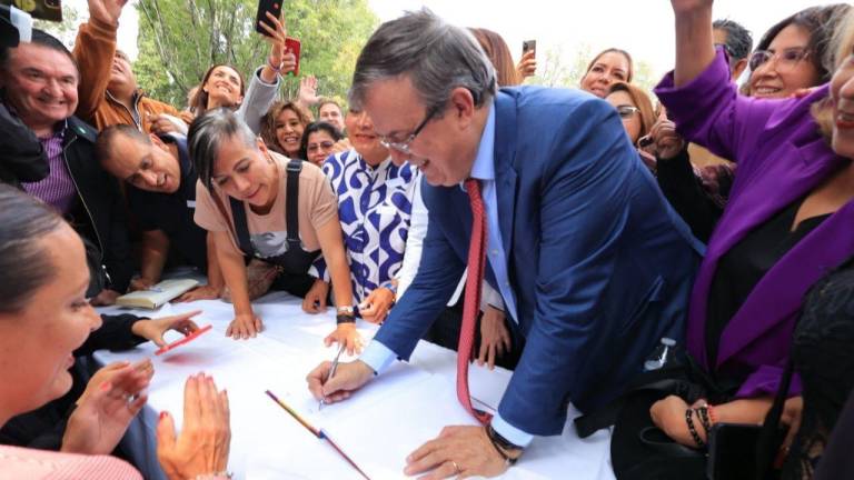 Los representantes de Marcelo Ebrard en diversos estados y el propio ex Canciller firmaron un pacto este lunes en encuentro en Xochimilco.