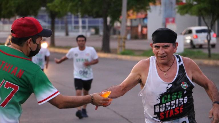 Miembros del STASE se unen en la Caminata 5K