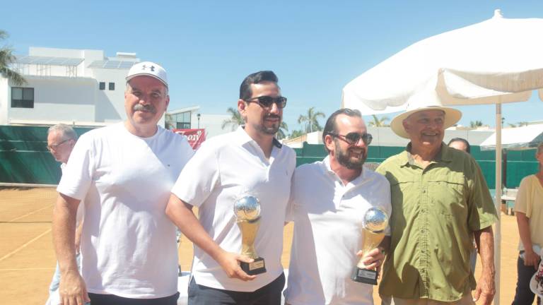 Reciben sus trofeos los campeones del Torneo de Tenis Nancy Grimes