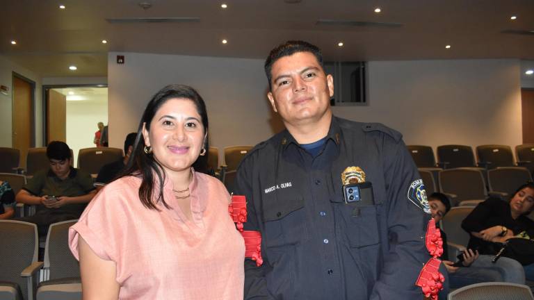 Celebran bomberos su día con reconocimientos y ascensos