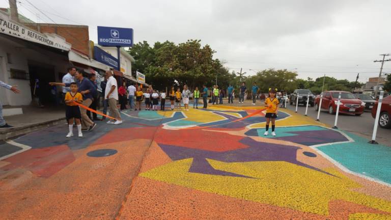 Inauguración del primer crucero del proyecto ”Pasos Mágicos Mazatlán”, en el fraccionamiento Villa Galaxia.