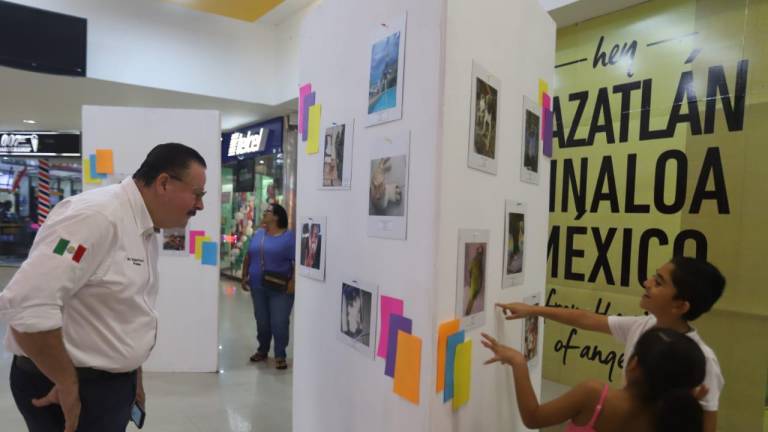 La exposición del Concurso de Arte “Sonrisas de Colores”, que celebra la creatividad de niños y jóvenes mediante la fotografía, se realizó en la Gran Plaza de Mazatlán.