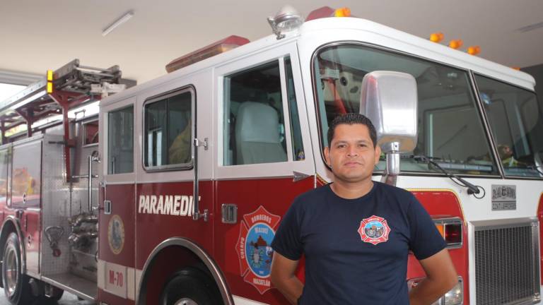 La vocación de Jesús Juárez lo ha llevado a ser un líder con experiencia en Bomberos Voluntarios de Mazatlán.