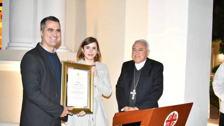 Adrián Coppel Calvo recibió un reconocimiento a su labor.