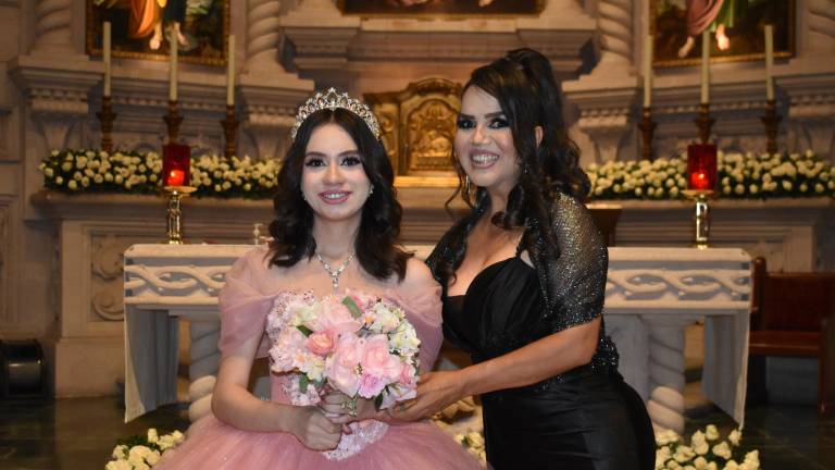 Es Estefany Sánchez una bella quinceañera