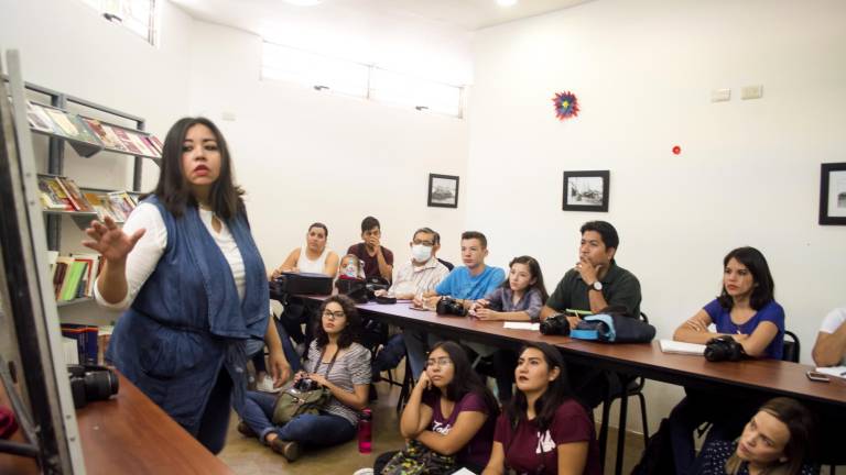 La maestra Susana Medina Osuna impartirá un taller básico de fotografía a personas de 12 años en adelante.