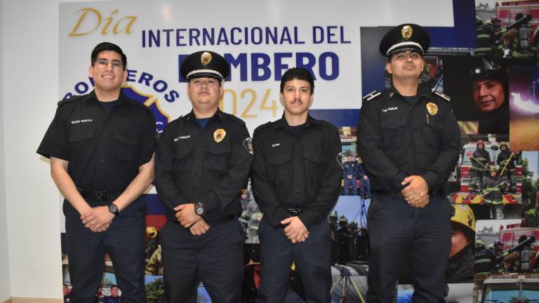 Celebran bomberos su día con reconocimientos y ascensos