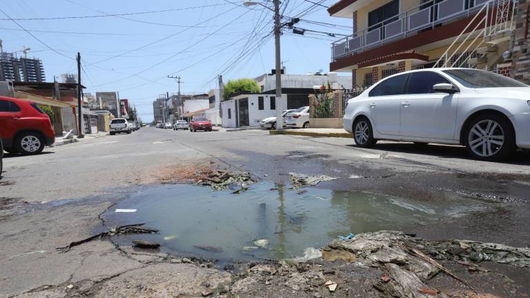 Desde hace un año se ha reportado una fuga de drenaje en Lomas del Mar, en Mazatlán, y la Jumapam no ha atendido la queja.