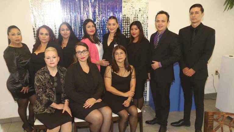 Personal de Cimaco Mazatlán espera a sus clientes en el arranque del Festival de Belleza Rendez Vous en Cimaco Mazatlán otoño-invierno 2024.