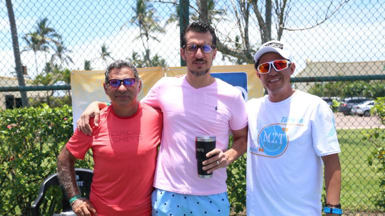 Conviven en el primer Torneo de Pádel en Estrella del Mar