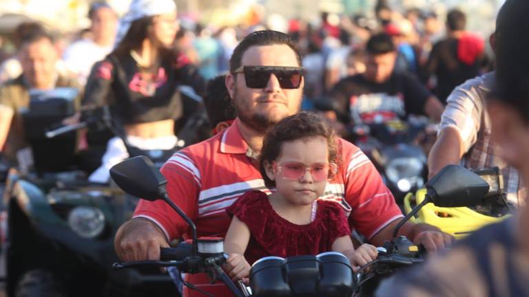 Disfrutan ‘bikers’ del malecón porteño