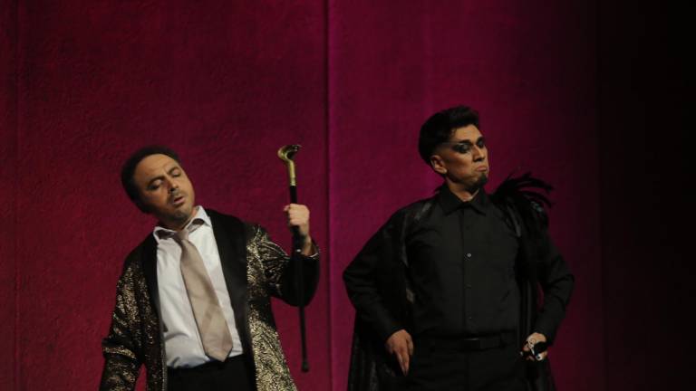 El barítono mazatleco José Adán Pérez interpretó al personaje principal de esta ópera, Rigoletto. Aquí junto a José Miguel Valenzuela, quien personificó a Sparafucile.