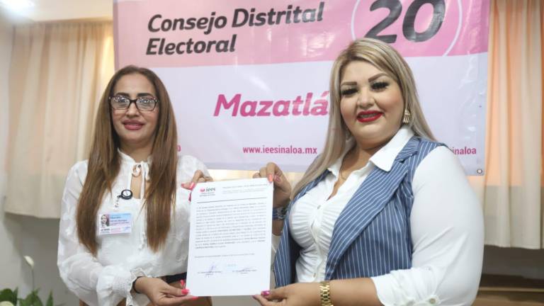 Karla Ulloa recibió la constancia de mayoría que la acredita como Diputada electa por el Distrito 20 Electoral.