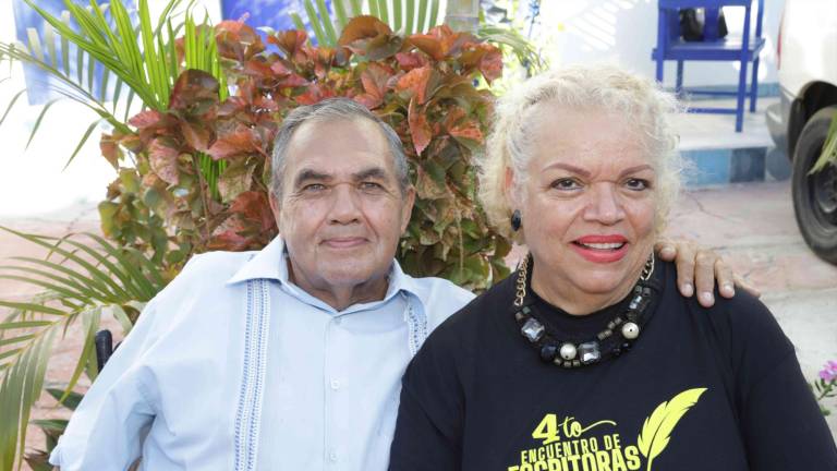 Filiberto Cañedo y Julieta Montero recibieron en su hogar a las escritoras que participaron en el Cuarto Encuentro de Escritoras y Lectoras Sinaloenses.