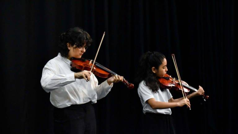 Muestran alumnos del CMA talento para el violín y cello