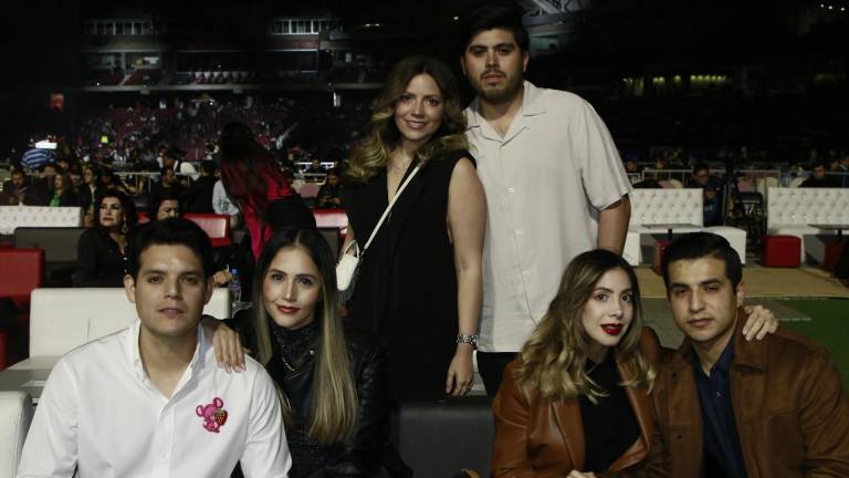 Cantan y bailan sinaloenses junto a Christian Nodal en su concierto en Culiacán