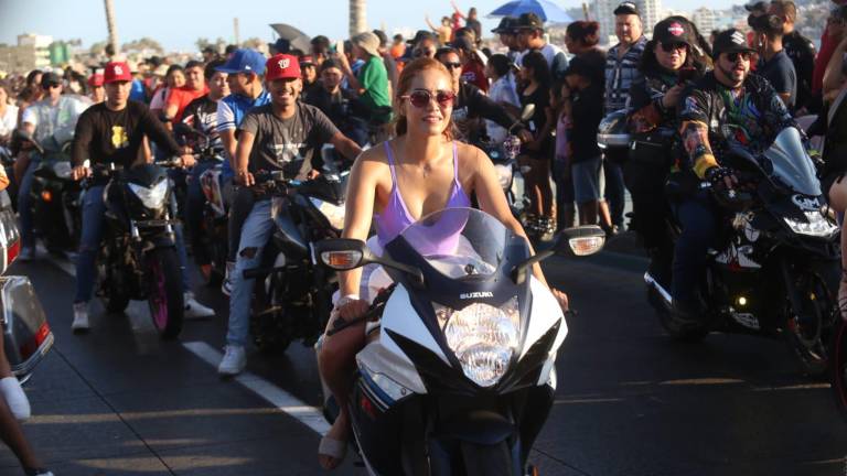 Disfrutan ‘bikers’ del malecón porteño