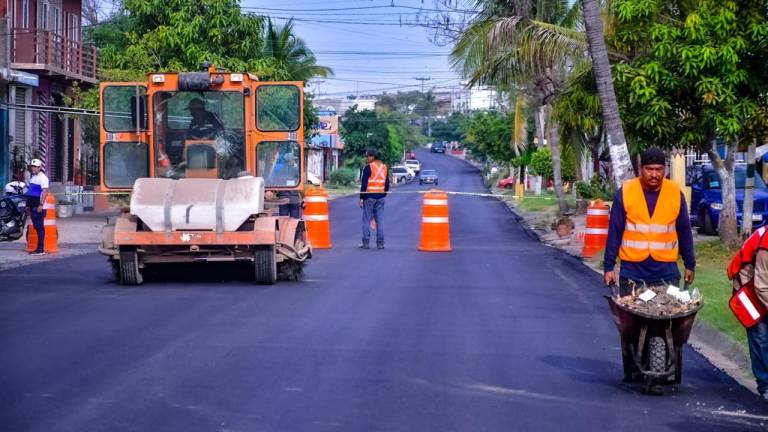 En la Avenida Internacional se llevan trabajos de reencarpetado.