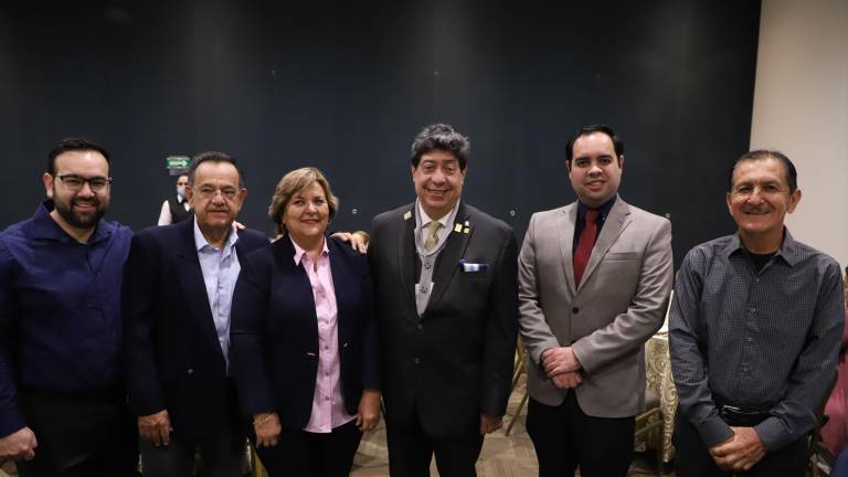 Celebran contadores mazatlecos su octavo aniversario