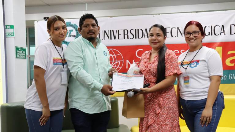 Deneb Medina Nuñez participó con la conferencia ‘Innovación como una alternativa a una comercialización de Mango’.