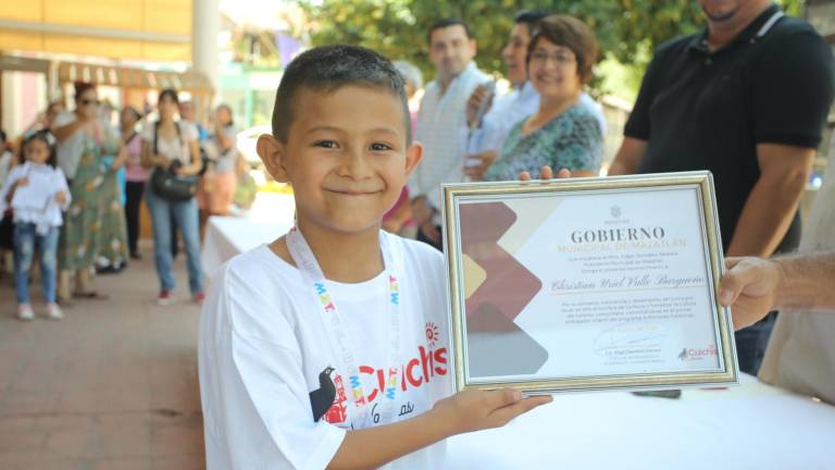 Christian Uriel, de La Noria, se convierte en el primer Embajador Infantil de Sinaloa