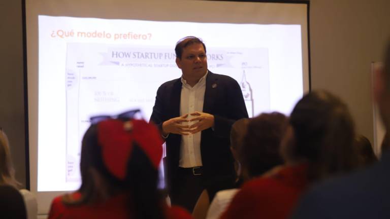 Jorge Lomelí compartió su experiencia en la conferencia “Principales retos de las empresas familiares”.