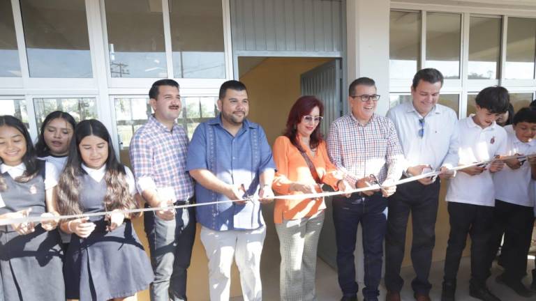 Entrega de aulas nuevas en la Secundaria Estatal “Nueva Creación”, en Mazatlán.