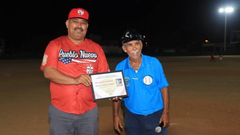 Reparten galardones de las ligas de beisbol Nocturna y Tercera Fuerza, en el ‘Chaflán’ López