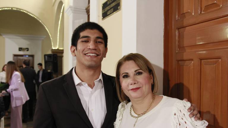 Reconoce la Escuela Libre de Derecho de Sinaloa a sus mejores estudiantes