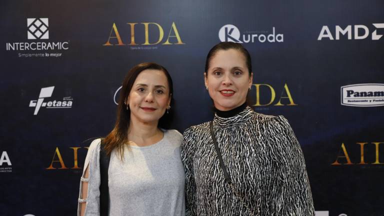 Viven sinaloenses una historia de amor con ‘Aída’