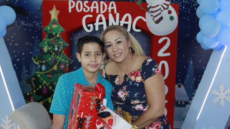 Celebra Ganac su tradicional posada navideña