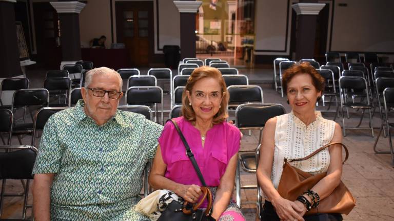 Acompañan a Cecilia Pablos en la presentación de su libro ‘Galbare’