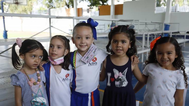 Reconocen su constancia y disciplina en la Escuela Activa Integral