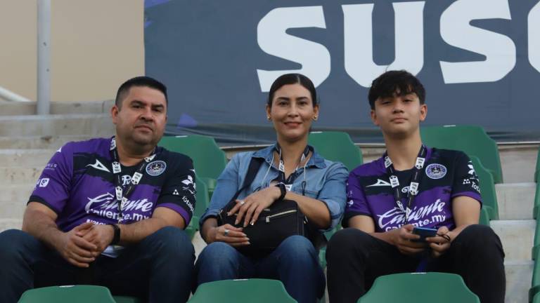 Disfrutan mazatlecos del futbol profesional en el Kraken