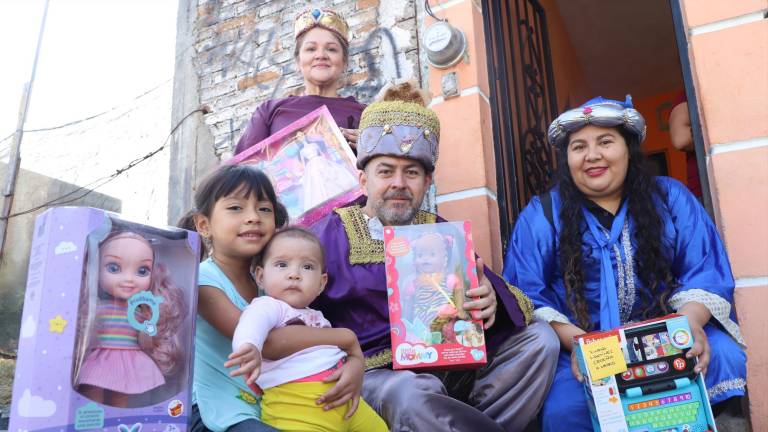 Dan alegría a niños Los Reyes Magos de Noroeste