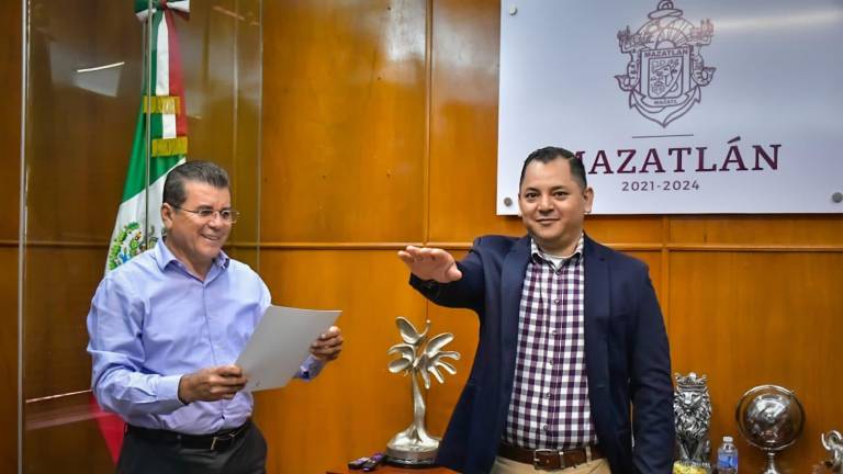 El Alcalde Édgar González tomó protesta de ley a Valentín Soto Gallardo.