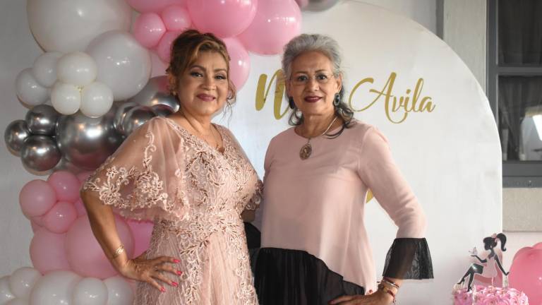 Celebra Nelly Ávila sus 60 años junto a sus seres queridos