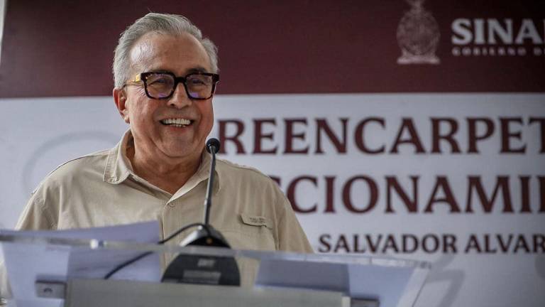 Durante una gira de trabajo en Guamúchil, el Gobernador de Sinaloa, Rubén Rocha Moya, garantizó el presupuesto necesario para el pago de maíz.